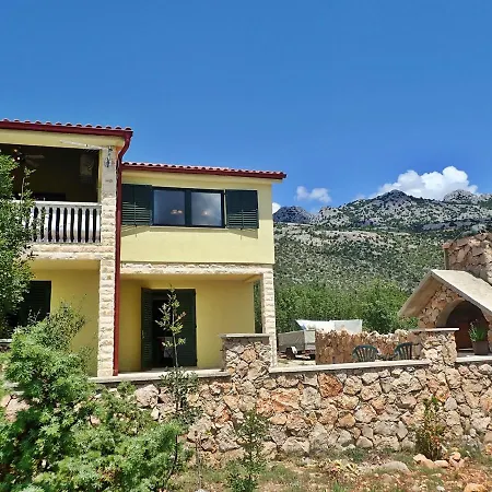 Apartment In Starigrad-paklenica 38616