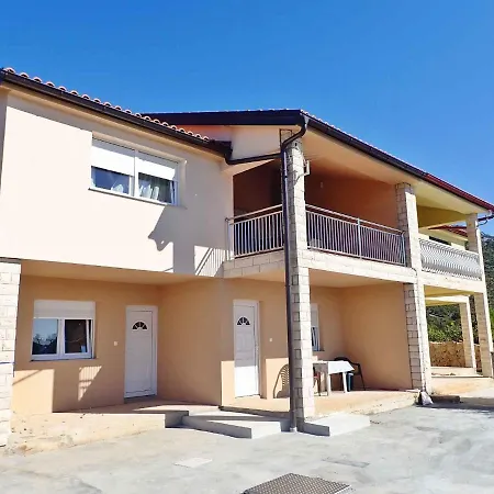 아파트 In Starigrad-paklenica 38616 *