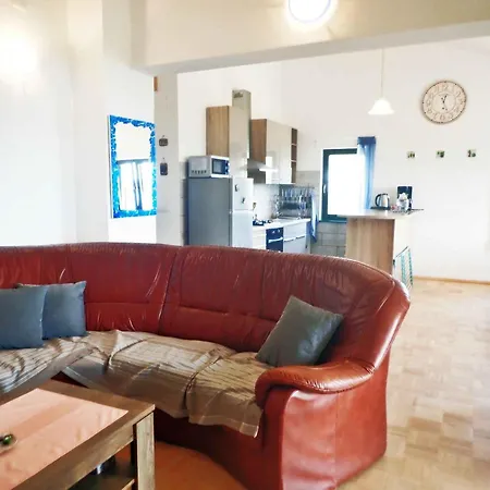 아파트 In Starigrad-paklenica 38616 스타리그라드 파클레니차
