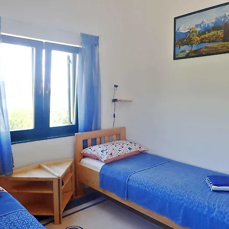 아파트 In Starigrad-paklenica 38616 *