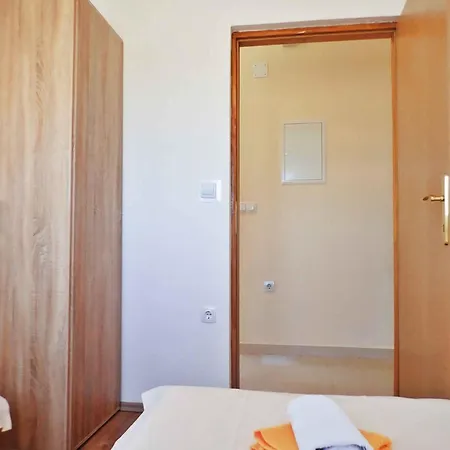 In Starigrad-paklenica 38616 아파트 *