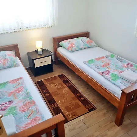 아파트 In Starigrad-paklenica 38616 *