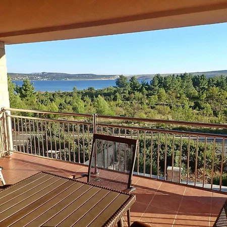 In Starigrad-paklenica 38616 Apartman *